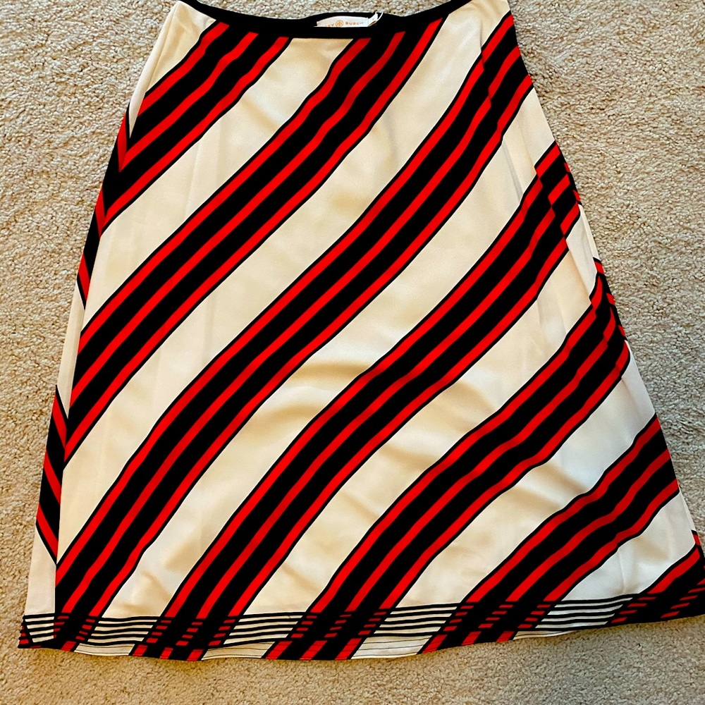 Red, white, & black flowy skirt